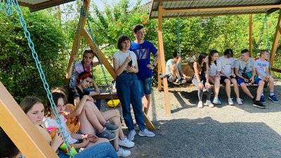 Надавати першу допомогу вчать у таборі "Юний рятувальник" в Ужгороді Надавати першу допомогу вчать у таборі "Юний рятувальник" в Ужгороді