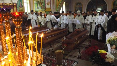 У Красилові попрощалися з чотирма загиблими цивільними внаслідок російського обстрілу