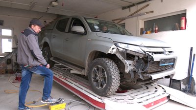 "Воскрешають з мертвих". 10 автомайстрів з Прикарпаття полагодили понад 200 автомобілів з передової "Воскрешають з мертвих". 10 автомайстрів з Прикарпаття полагодили понад 200 автомобілів з передової