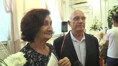 У Херсоні привітали 12 подружніх пар, які живуть у шлюбі понад 50 років У Херсоні привітали 12 подружніх пар, які живуть у шлюбі понад 50 років