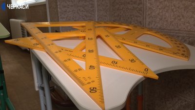 Черкаські школи не встигнуть до вересня придбати меблі та методичні матеріали для першокласників Черкаські школи не встигнуть до вересня придбати меблі та методичні матеріали для першокласників