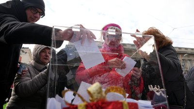 студенти в Сербії збирають підписи за відставку Вучича