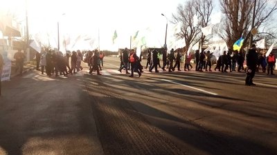 У Кіптях аграрії перекрили київську трасу У Кіптях аграрії перекрили київську трасу
