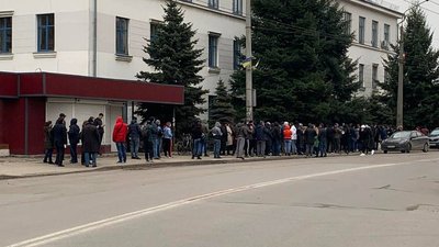 Побачили війну в Україні й стали волонтерами. Історія двох громадян Франції Побачили війну в Україні й стали волонтерами. Історія двох громадян Франції