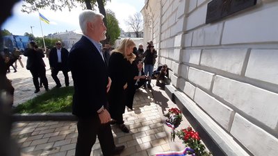 Президенти Чехії та Словаччини прибули до України Президенти Чехії та Словаччини прибули до України