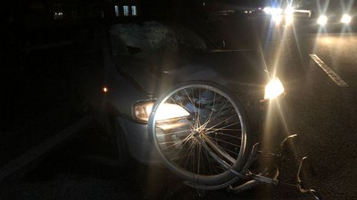 Загинуло подружжя: на трасі Київ – Чоп на Житомирщині автомобіль збив двох велосипедистів