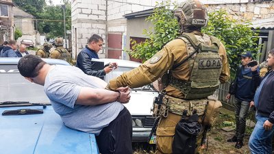 У Миколаєві поліцейські затримали організовану групу наркодилерів