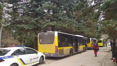 Зі Львова до Польщі відправили другу групу онкохворих дітей