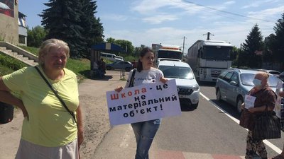 У Куп'янську на Харківщині — акція проти закриття шкіл