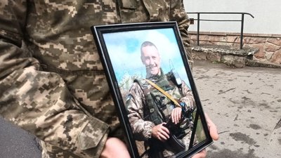 У Тернополі попрощалися із бійцем Віталієм Венгером