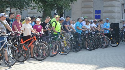 Прикарпатські рятувальники зібрали майже 227 тис. грн для ЗСУ під час благодійного велозаїзду Прикарпатські рятувальники зібрали майже 227 тис. грн для ЗСУ під час благодійного велозаїзду