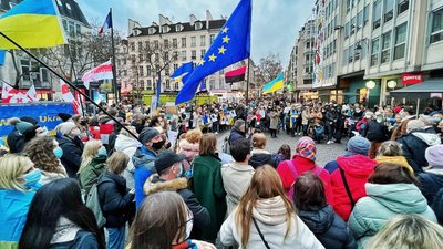 "#StandWithUkraine". Дипломати й активісти в усьому світі виступають на підтримку України "#StandWithUkraine". Дипломати й активісти в усьому світі виступають на підтримку України