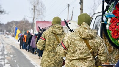 Загинув на Донеччині: на Чернігівщині попрощалися зі старшим солдатом Андрієм Овсієнком Загинув на Донеччині: на Чернігівщині попрощалися зі старшим солдатом Андрієм Овсієнком