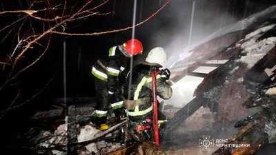 Пожежі на Чернігівщині: горів будинок в селі Величківка, загинула власниця оселі