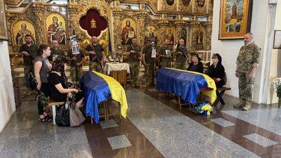 У Полтаві попрощалися із воїнами ЗСУ Антоном Шаповаловим та Євгенієм Стороженком