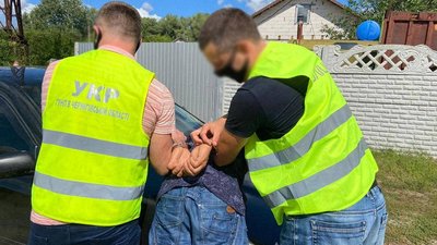 Поліція на Чернігівщині затримала підозрюваного в розбійному нападі на літню жінку