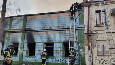 В Одесі гасили закинуту будівлю, на яку скаржилися місцеві жителі В Одесі гасили закинуту будівлю, на яку скаржилися місцеві жителі