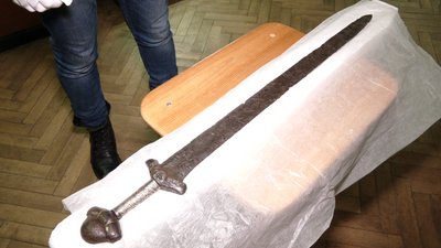 Старовинний меч