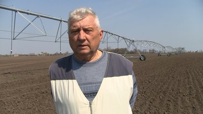 На Запоріжжі агрономи встановлюють дощові установки На Запоріжжі агрономи встановлюють дощові установки