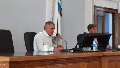 Прийшли до депутатів. Жителі будинків, що на вул. Заводській, 35 в Миколаєві, вимагають відселення Прийшли до депутатів. Жителі будинків, що на вул. Заводській, 35 в Миколаєві, вимагають відселення