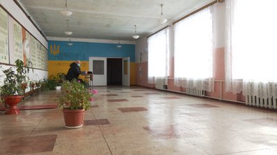 На Черкащині батьки не пустили дітей до школи і вийшли на протест На Черкащині батьки не пустили дітей до школи і вийшли на протест