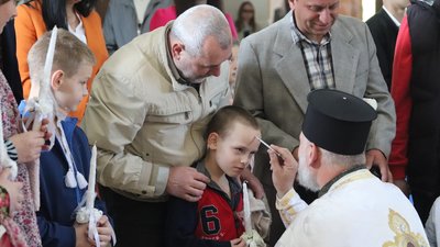У Калуші на Івано-Франківщині охрестили шістьох дітей з Бахмута У Калуші на Івано-Франківщині охрестили шістьох дітей з Бахмута