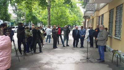 У Миколаєві відкрили меморіальну дошку спортивному журналісту Борису Арову У Миколаєві відкрили меморіальну дошку спортивному журналісту Борису Арову