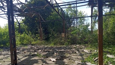 РФ з артилерії завдала удару по Петрівці Золочівської громади. Поранені двоє людей РФ з артилерії завдала удару по Петрівці Золочівської громади. Поранені двоє людей