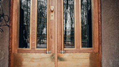 У Львові відновили дубову історичну браму У Львові відновили дубову історичну браму