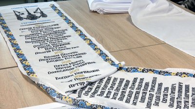 Як матері та дружини загиблих захисників з Нововолинська вишивають "Рушник Пам’яті" Як матері та дружини загиблих захисників з Нововолинська вишивають "Рушник Пам’яті"