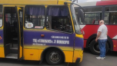 У Луцьку в мікрорайоні ЛПЗ зіткнулися тролейбус і маршрутка У Луцьку в мікрорайоні ЛПЗ зіткнулися тролейбус і маршрутка