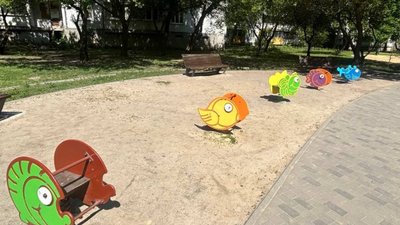 Дитячий майданчик у Харкові Дитячий майданчик у Харкові