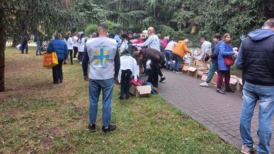 У Полтаві 300 переселенців отримали одяг та взуття У Полтаві 300 переселенців отримали одяг та взуття