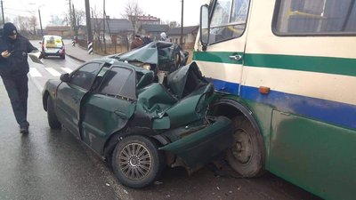 ДТП у Ямниці: зіткнулися маршрутний автобус та легковик