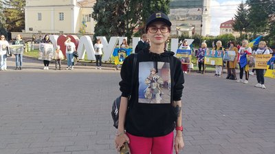 Понад пів сотні людей прийшли на акцію для підтримки полонених захисників Маріуполя у Луцьку Понад пів сотні людей прийшли на акцію для підтримки полонених захисників Маріуполя у Луцьку