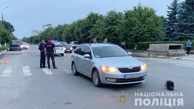 ДТП на Хмельниччині: під колеса автівки потрапила літня жінка