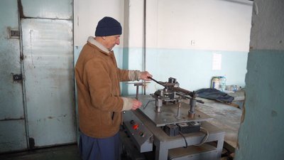 На вінницькому підприємстві виготовляють електросушарки для взуття українським захисникам