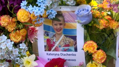Американець створив у Львові "Стіну пам'яті" про людей, які загинули через напад Росії Американець створив у Львові "Стіну пам'яті" про людей, які загинули через напад Росії