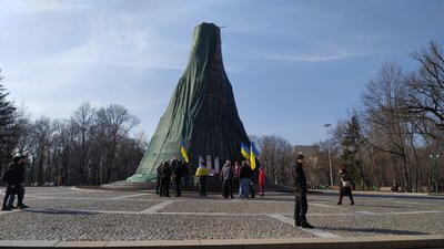 "Тарас — це символ незламності". У знеструмленому Харкові відзначили день народження Шевченка "Тарас — це символ незламності". У знеструмленому Харкові відзначили день народження Шевченка