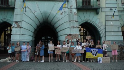 У Мукачеві вийшли на мітинг проти закону, що обмежує незалежність НАБУ і САП