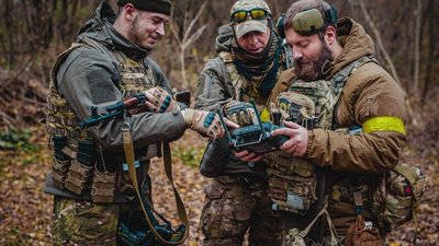 "Карлсон support": військові об'єдналися з волонтерами, щоб допомогти херсонцям