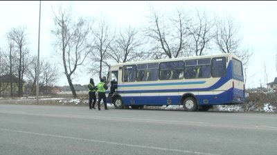 Вінницькі патрульні перевіряють перевізників та їх пасажирів на дотримання карантинних вимог Вінницькі патрульні перевіряють перевізників та їх пасажирів на дотримання карантинних вимог