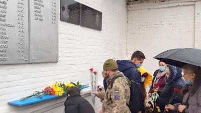 На Дніпропетровщині відкрили меморіальну дошку учаснику бойових дій на Донбасі