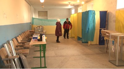 На одній із виборчих дільниць на Черкащині відмовляються працювати члени комісії На одній із виборчих дільниць на Черкащині відмовляються працювати члени комісії