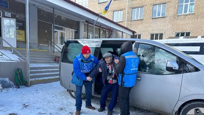 Евакуйований волонтерами гуманітарної місії "Проліска" чоловік з Дружківської громади