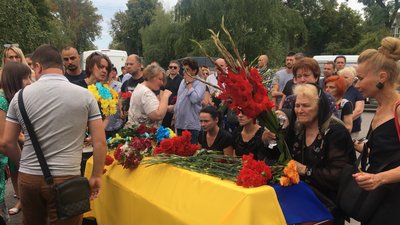 У Полтаві попрощалися із захисниками, які боронили Україну, і загинули на Донеччині У Полтаві попрощалися із захисниками, які боронили Україну, і загинули на Донеччині
