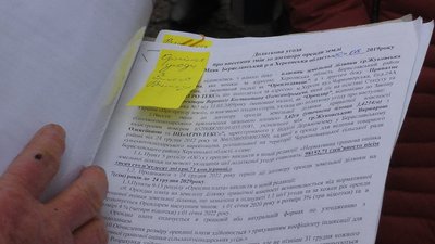 Жителі одного із сіл на Херсонщині звинувачують сільського голову у махінаціях із землею Жителі одного із сіл на Херсонщині звинувачують сільського голову у махінаціях із землею