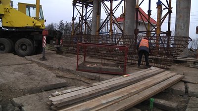 На Житомирщині на чверть завершили будівництво мосту через залізницю на трасі Житомир-Чернівці На Житомирщині на чверть завершили будівництво мосту через залізницю на трасі Житомир-Чернівці