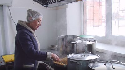 У Полтаві готують безплатні обіди для військових та переселенців