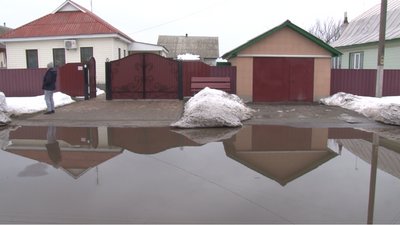 У селі на Черкащині щороку вулиця перетворюється на озеро У селі на Черкащині щороку вулиця перетворюється на озеро